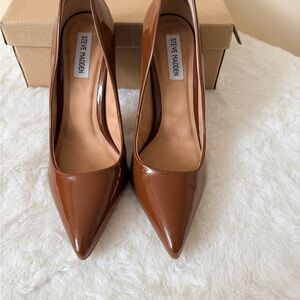 Steve Madden Daisie Cognac Patent Leather Pumps